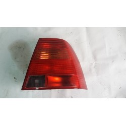 VW BORA SEDAN PRAWA LAMPA...